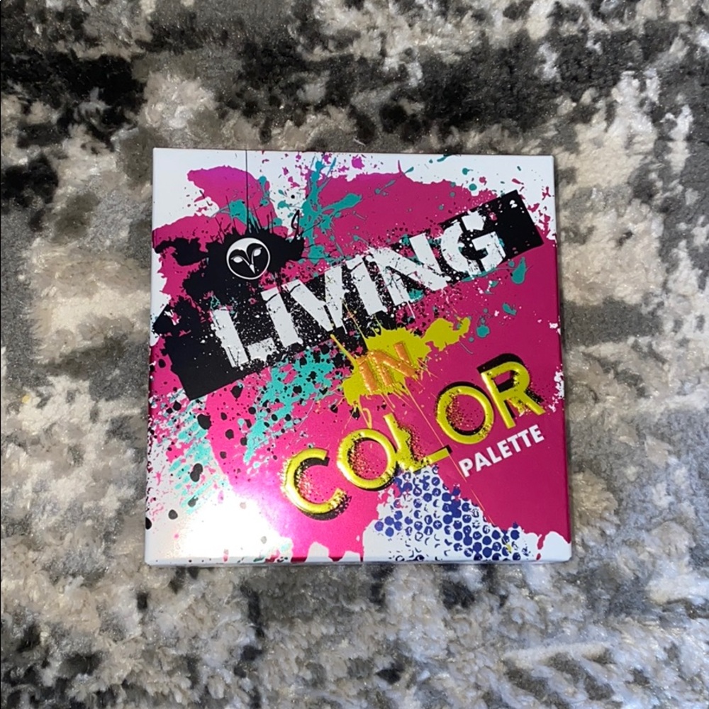 living in color eye shadow palette